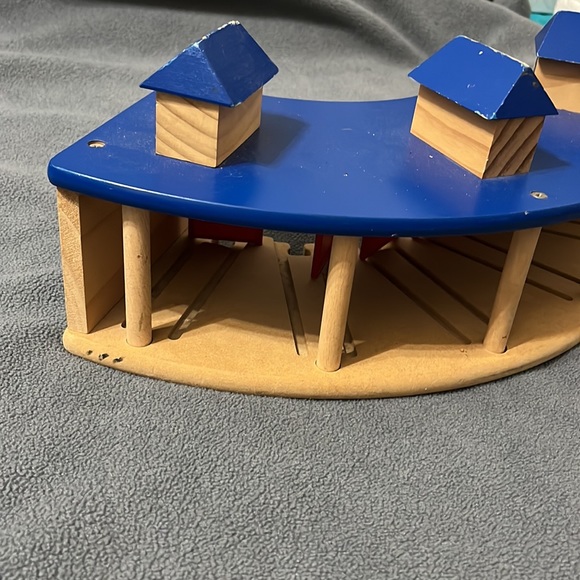 Thomas The Train Wooden Railway Shed Roundhouse Station - Picture 3 of 6